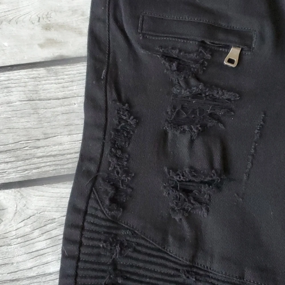 Rue 21 Black Distressed Bermuda Jean Shorts Sz 26 - Picture 3 of 6